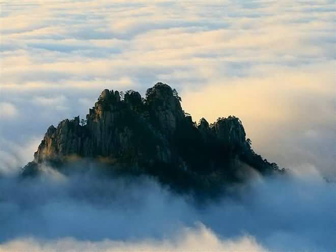 奇峰峻岭