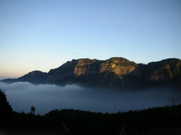 云海山间景色，台湾阿里山