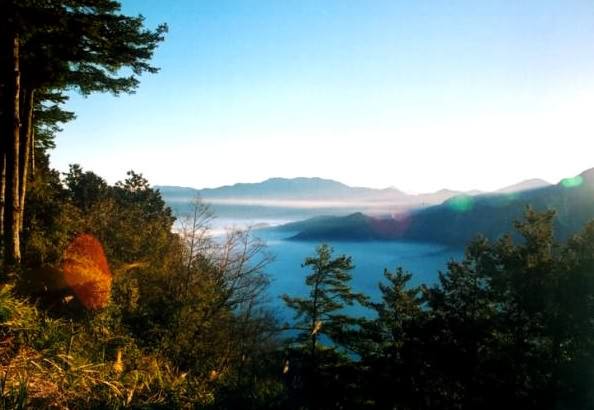 云海山间景色，台湾阿里山