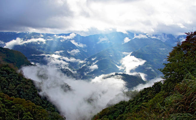 云海山间景色，台湾阿里山