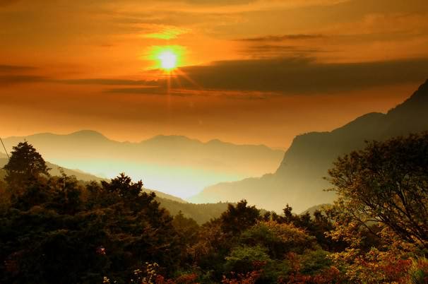 云海山间景色，台湾阿里山