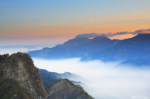 云海山间景色，台湾阿里山