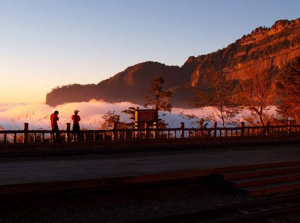 云海山间景色，台湾阿里山