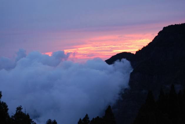 云海山间景色，台湾阿里山