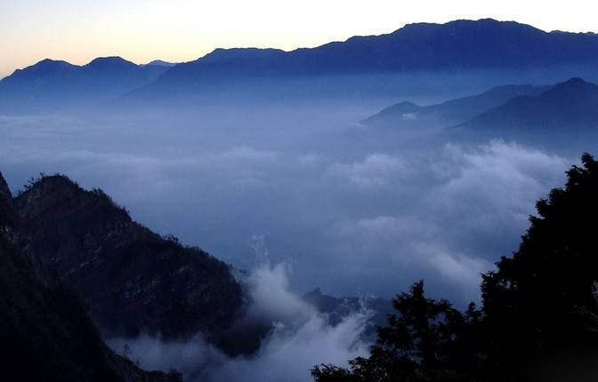 云海山间景色，台湾阿里山