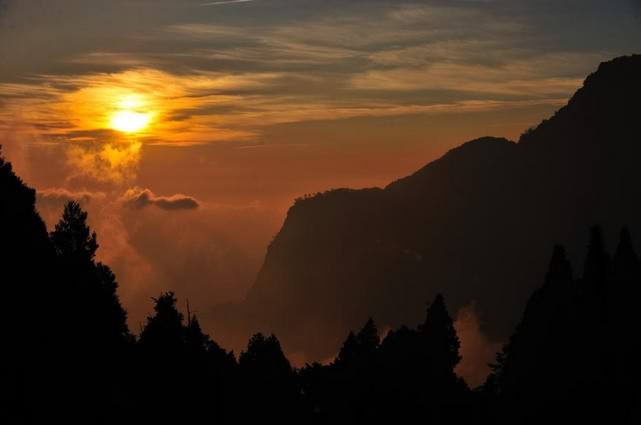 云海山间景色，台湾阿里山