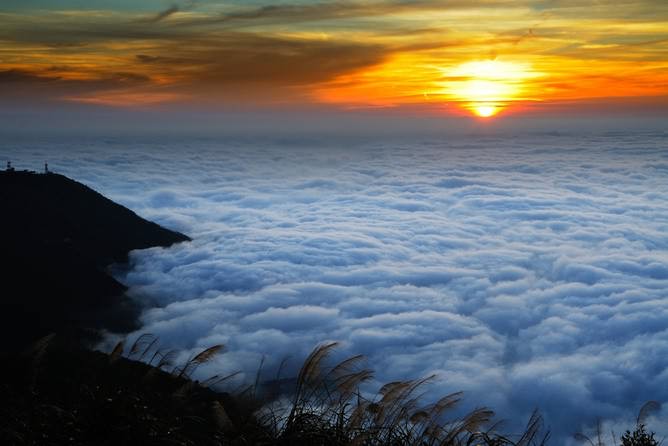 云海山间景色，台湾阿里山