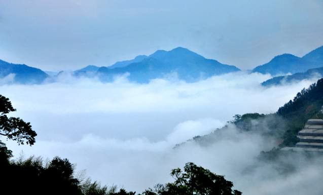 云海山间景色，台湾阿里山