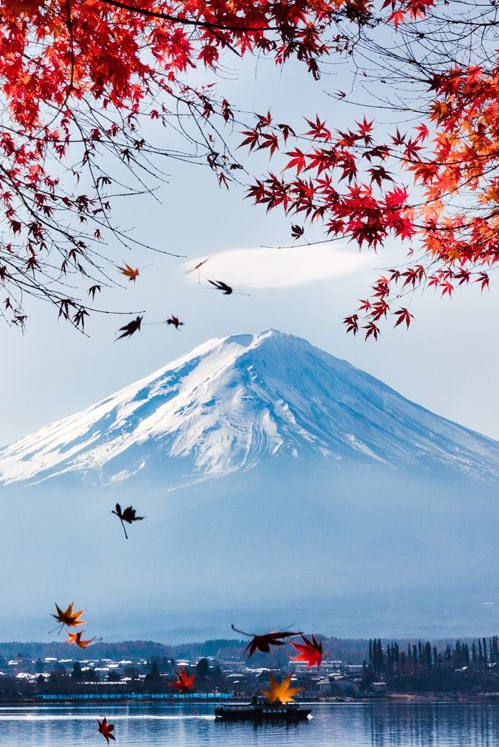 富士山美丽迷人的景彩