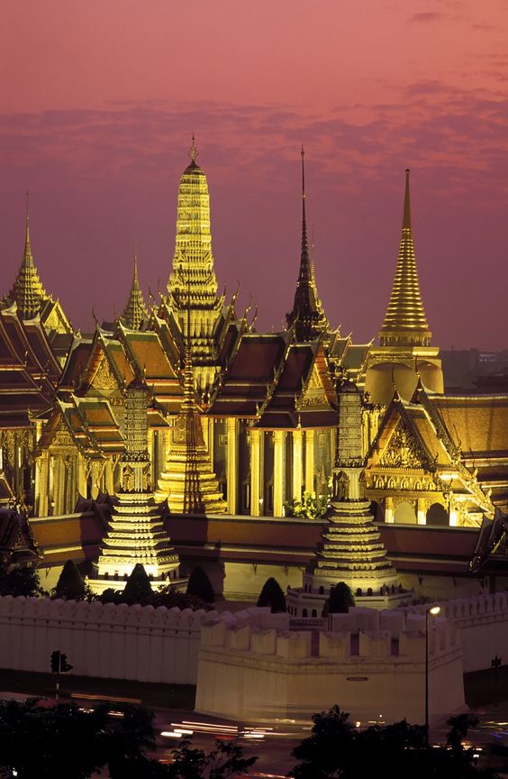 wat phra keo at dusk/sunset. also called the temple of the emerald buddha.