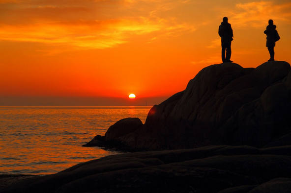 夕阳落红,月落影